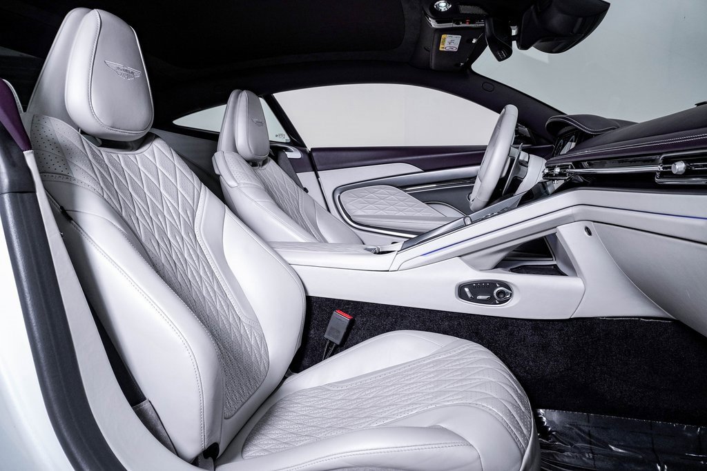Used 2024 Aston Martin DB12 Coupe image 18
