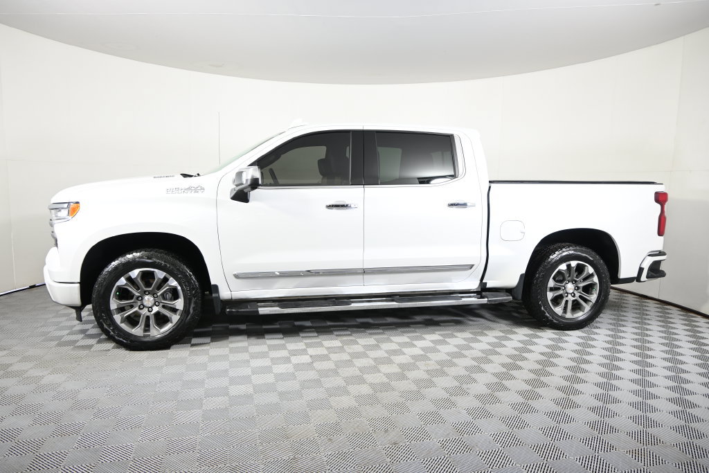 Used 2024 Chevrolet Silverado 1500 High Country w/ Technology Package AWD/4WD image 2