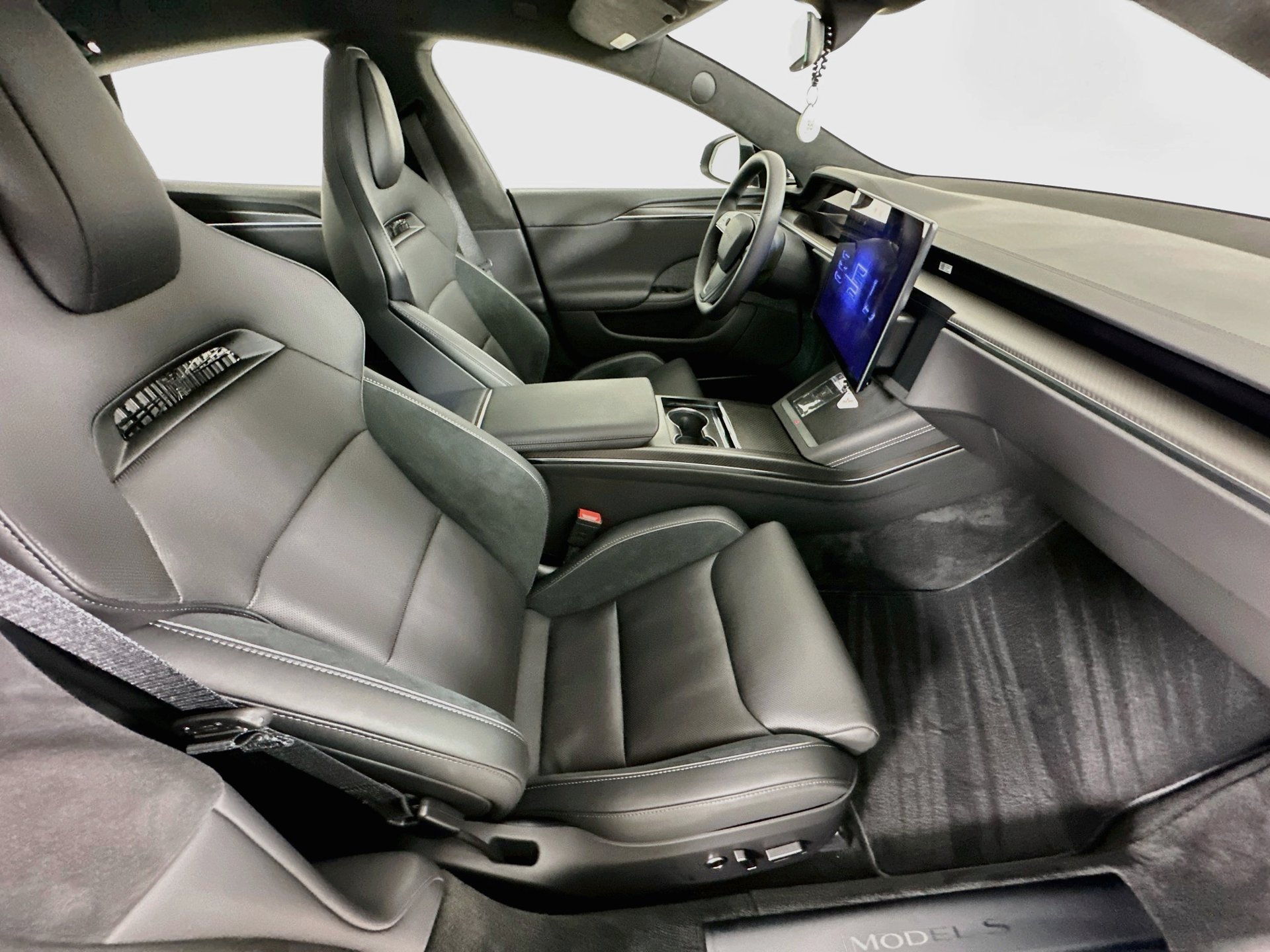 Used 2026 Tesla Model S Plaid AWD/4WD image 28