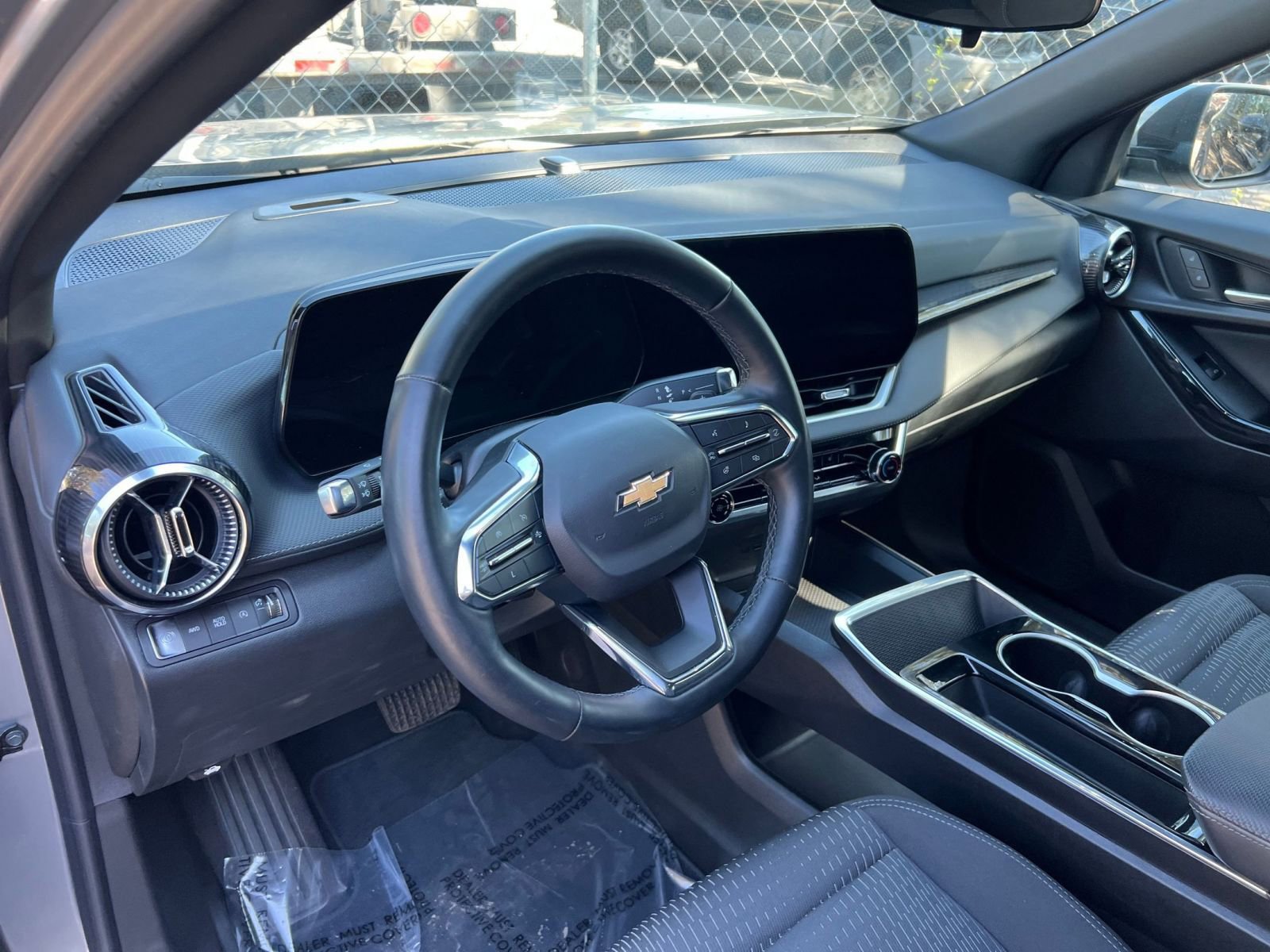 Used 2025 Chevrolet Equinox LT image 28