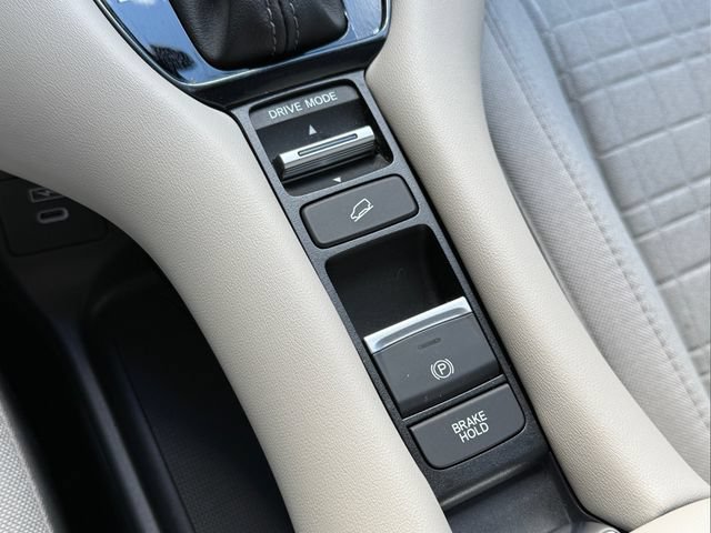 Certified 2025 Honda HR-V LX image 28
