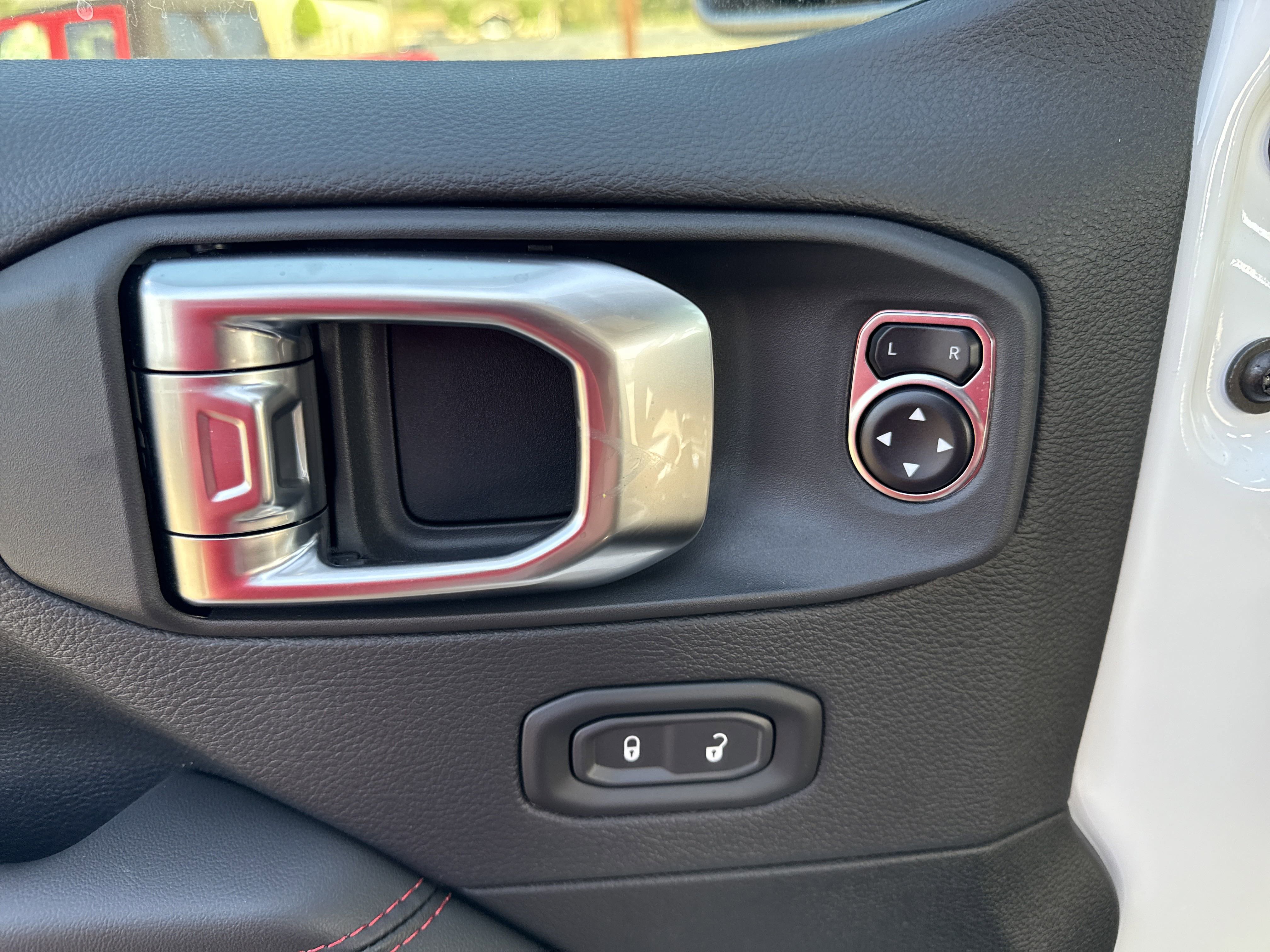 New 2025 Jeep Wrangler Unlimited Rubicon w/ Technology Group image 11