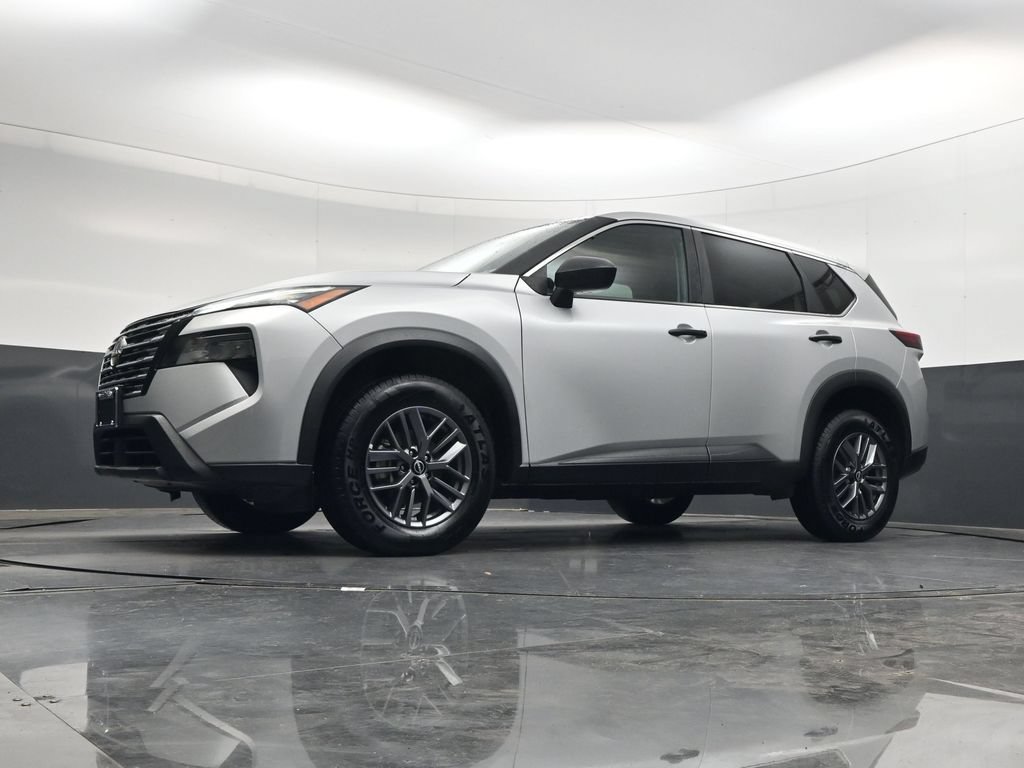 Used 2024 Nissan Rogue S AWD/4WD image 42