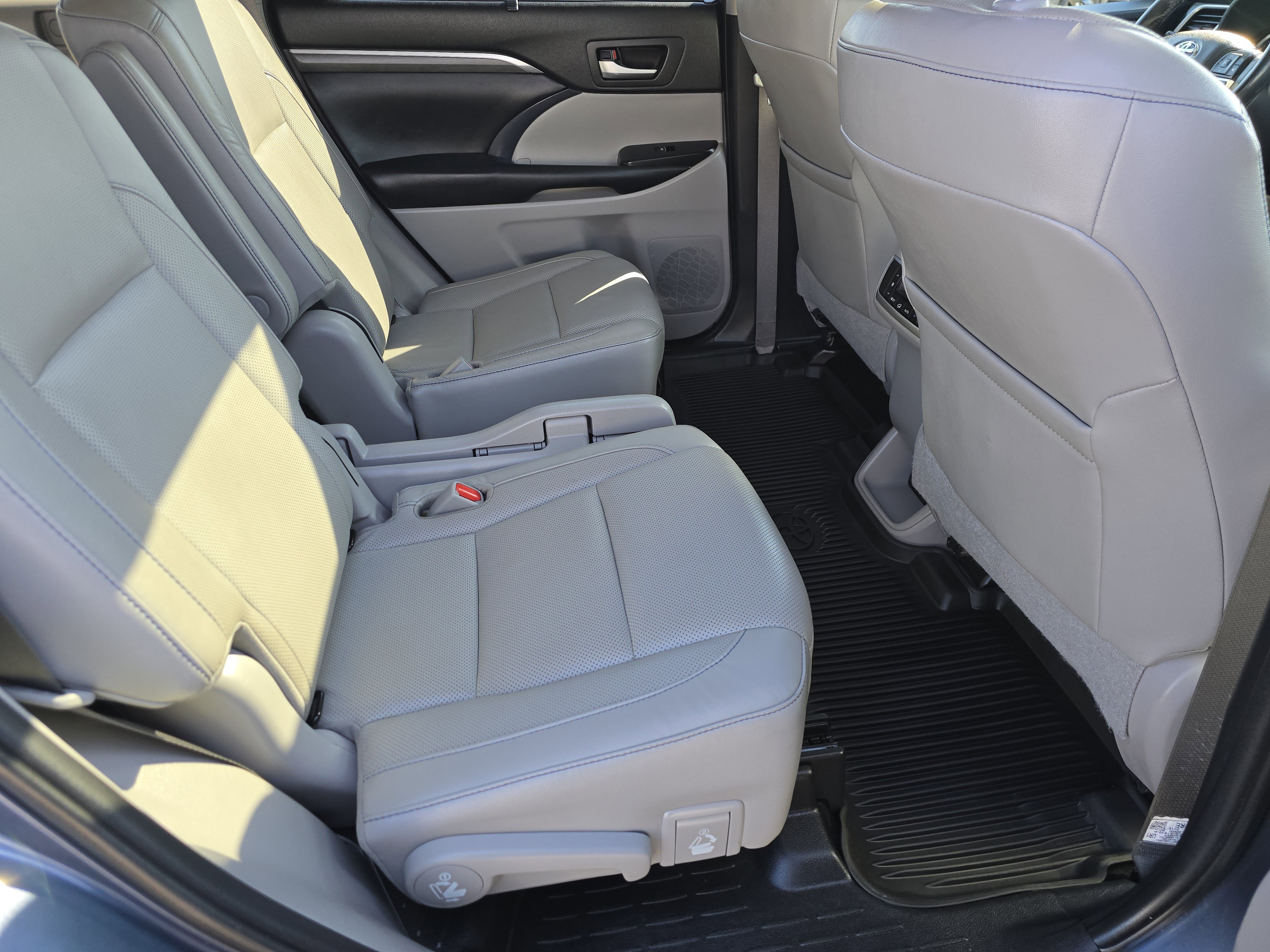 Used 2019 Toyota Highlander Limited AWD/4WD image 20