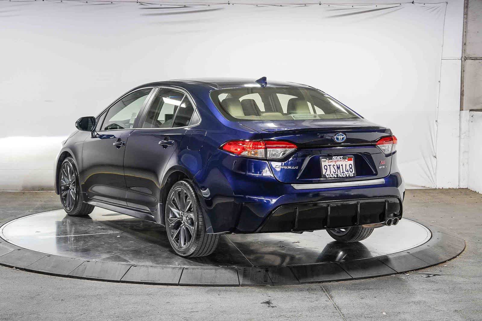 Certified 2025 Toyota Corolla SE w/ SE Premium Package FWD image 3