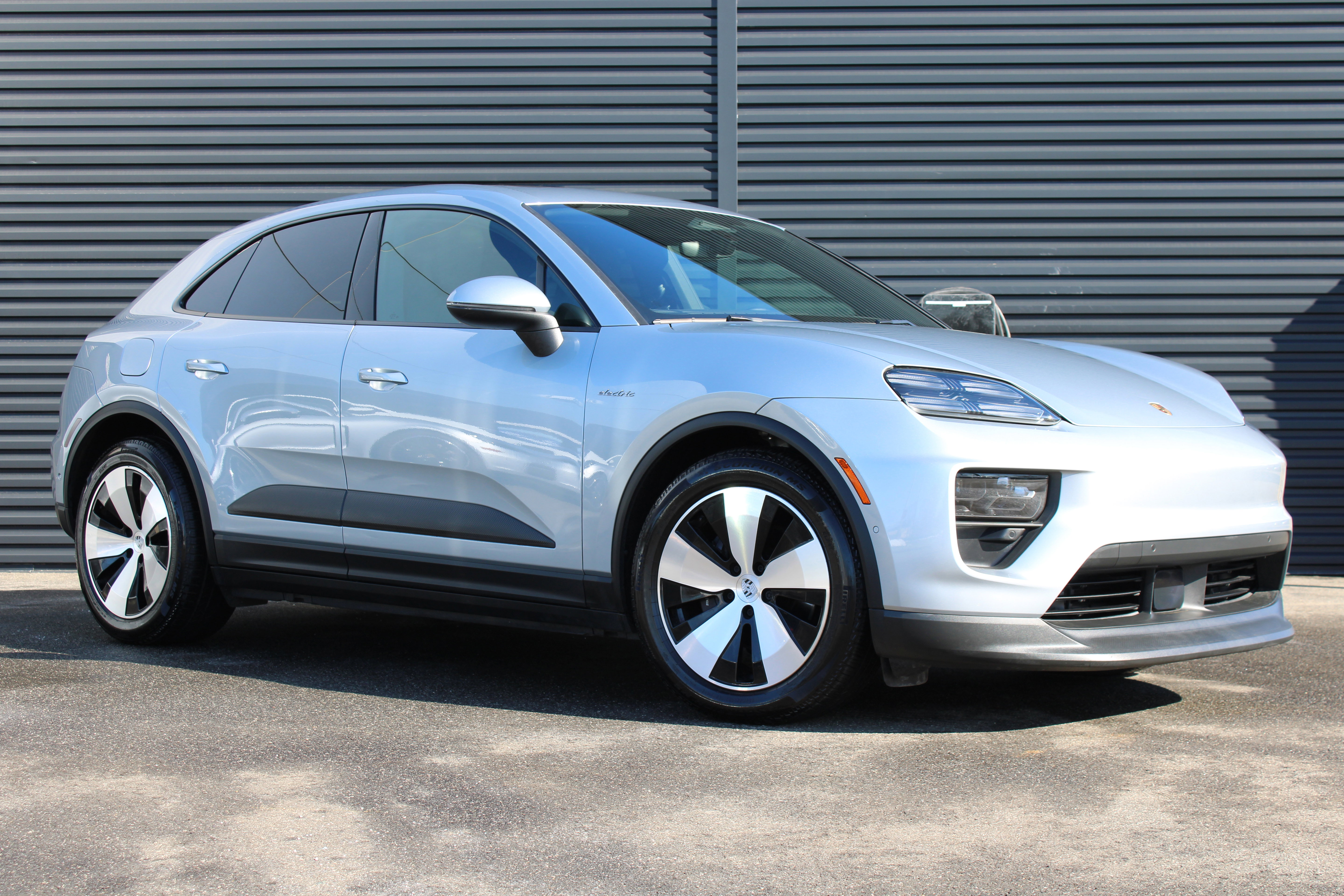Certified 2024 Porsche Macan 4 Electric image 10