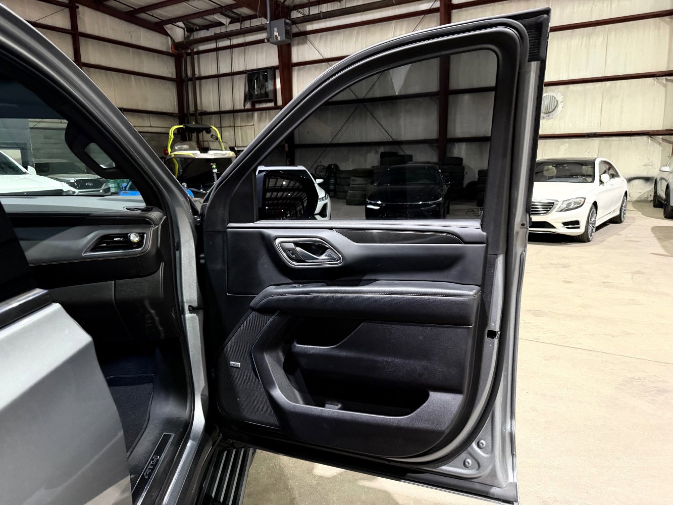Used 2023 GMC Yukon XL AT4 w/ AT4 Premium Package AWD/4WD image 24