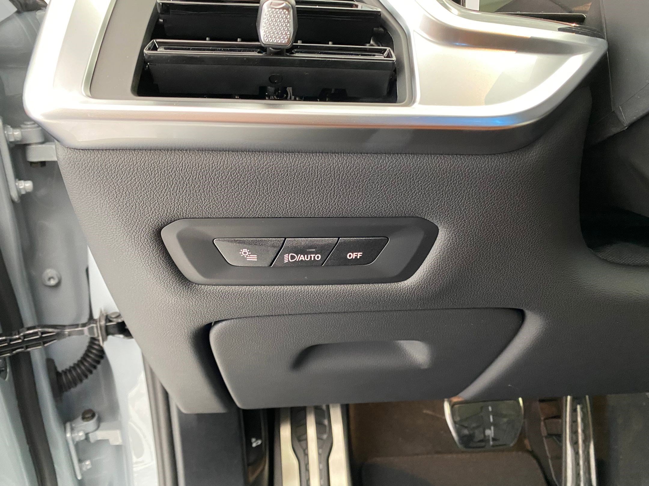 New 2026 BMW X5 M60i w/ Executive Package image 18