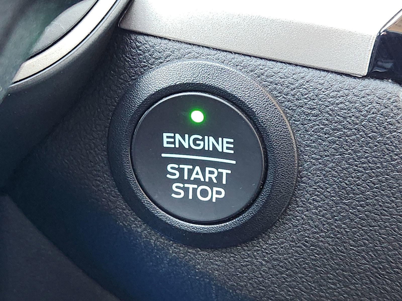 Used 2022 Ford Escape SE image 25