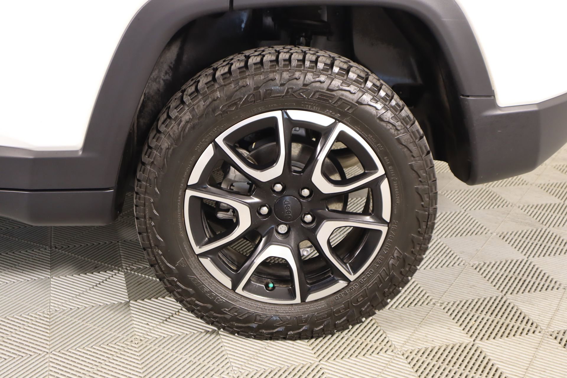 Used 2024 Jeep Compass Trailhawk image 17