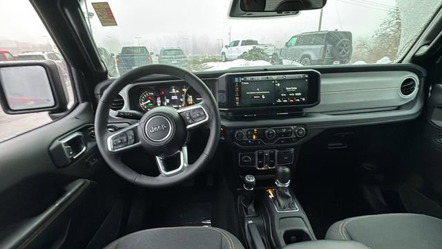 Used 2025 Jeep Wrangler Unlimited Sahara image 9