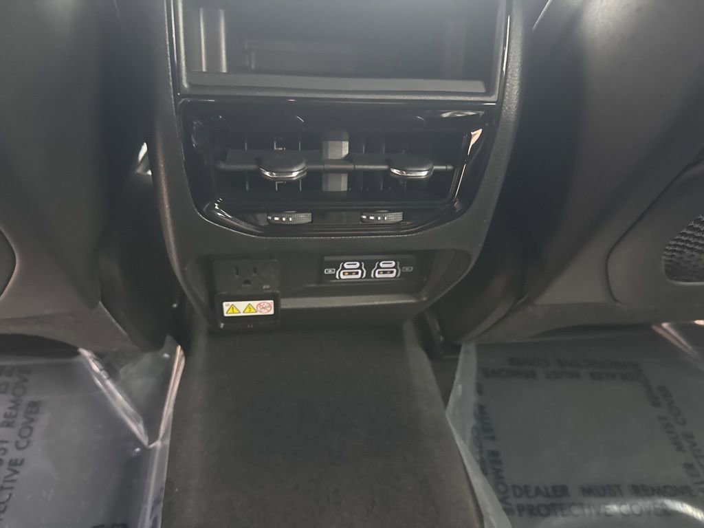 Used 2024 Jeep Grand Cherokee Altitude image 19