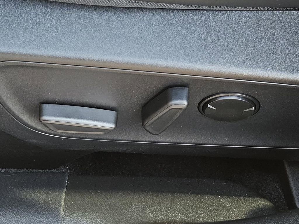 Used 2025 Ford Escape ST-Line w/ Tech Pack #1 FWD image 26