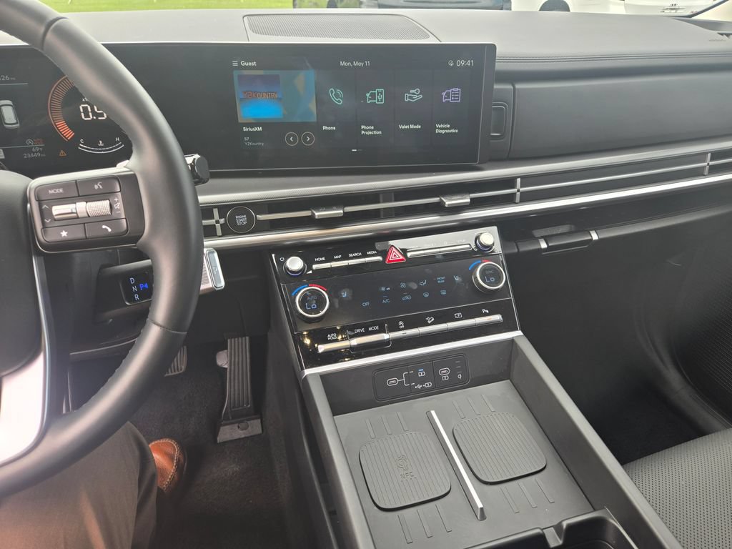 Used 2025 Hyundai Santa Fe SEL FWD image 10