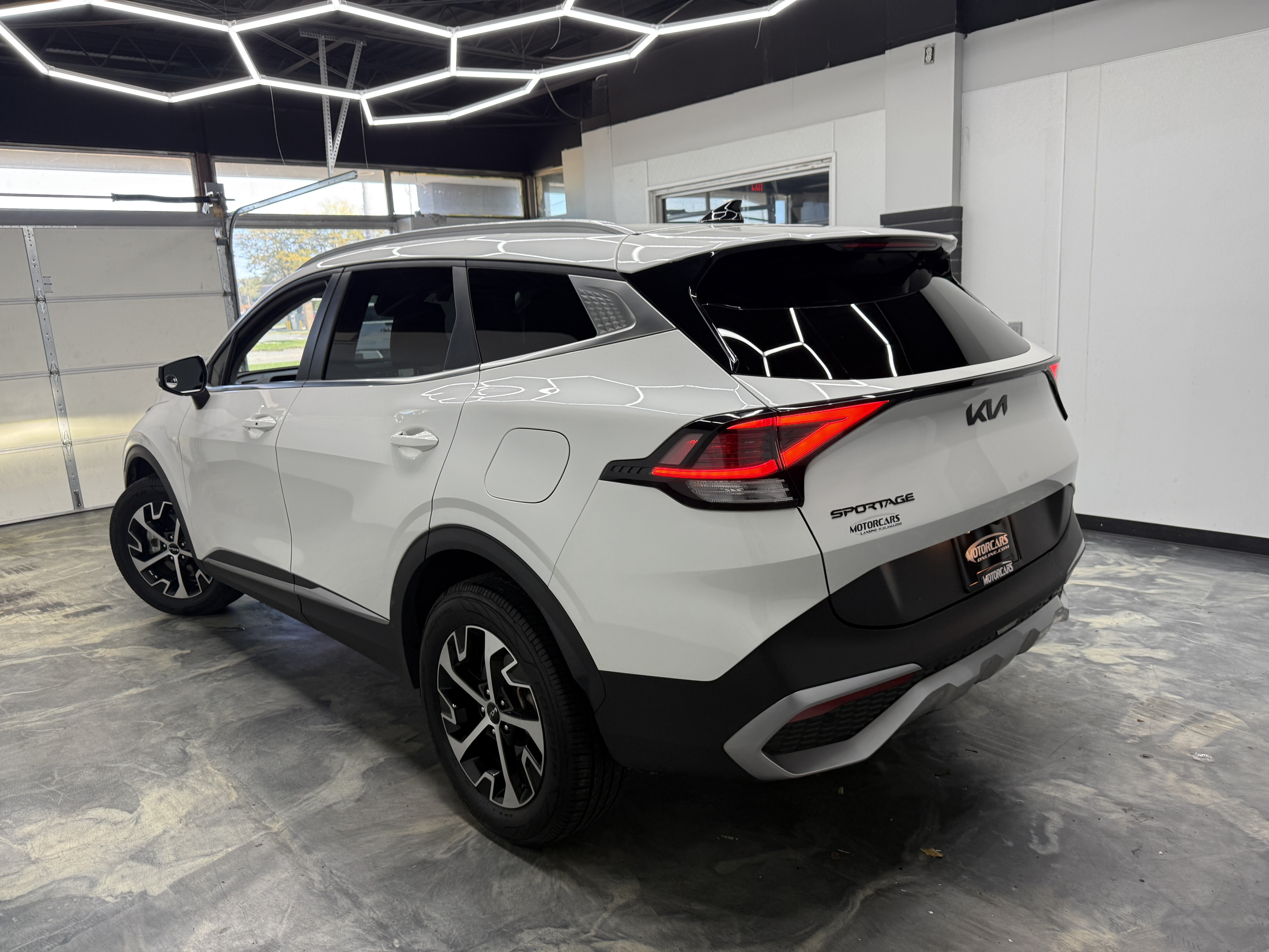 Used 2023 Kia Sportage EX AWD/4WD image 3