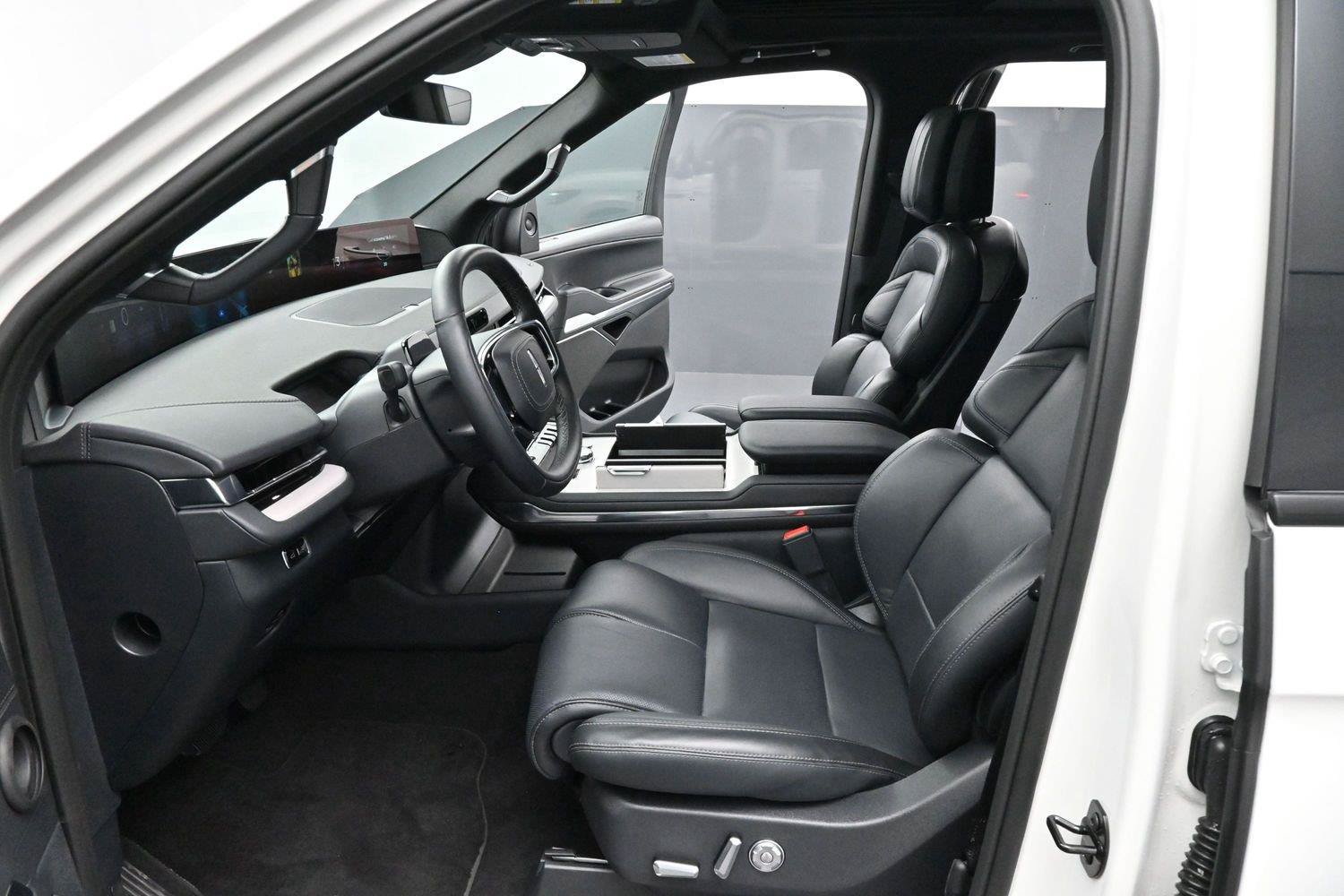 Used 2026 Lincoln Navigator L Reserve w/ Jet Appearance Package AWD/4WD image 11