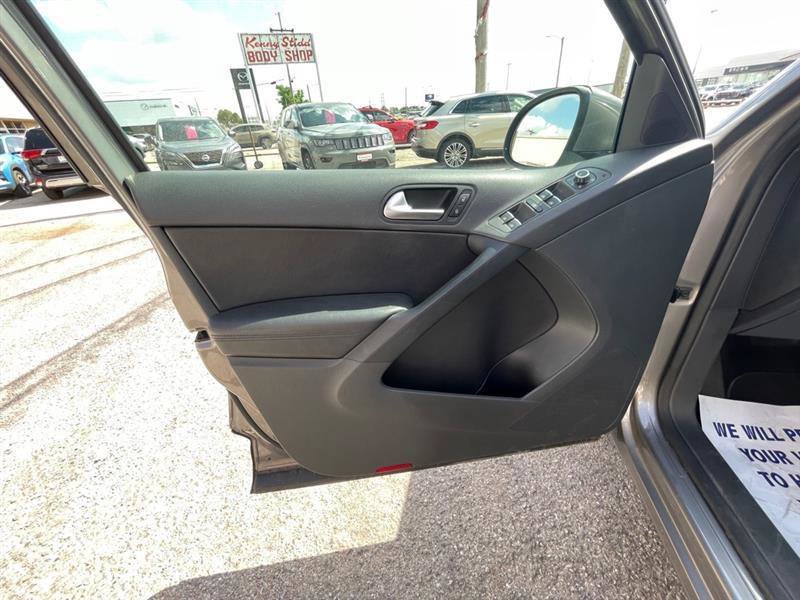 Used 2011 Volkswagen Tiguan S FWD image 15