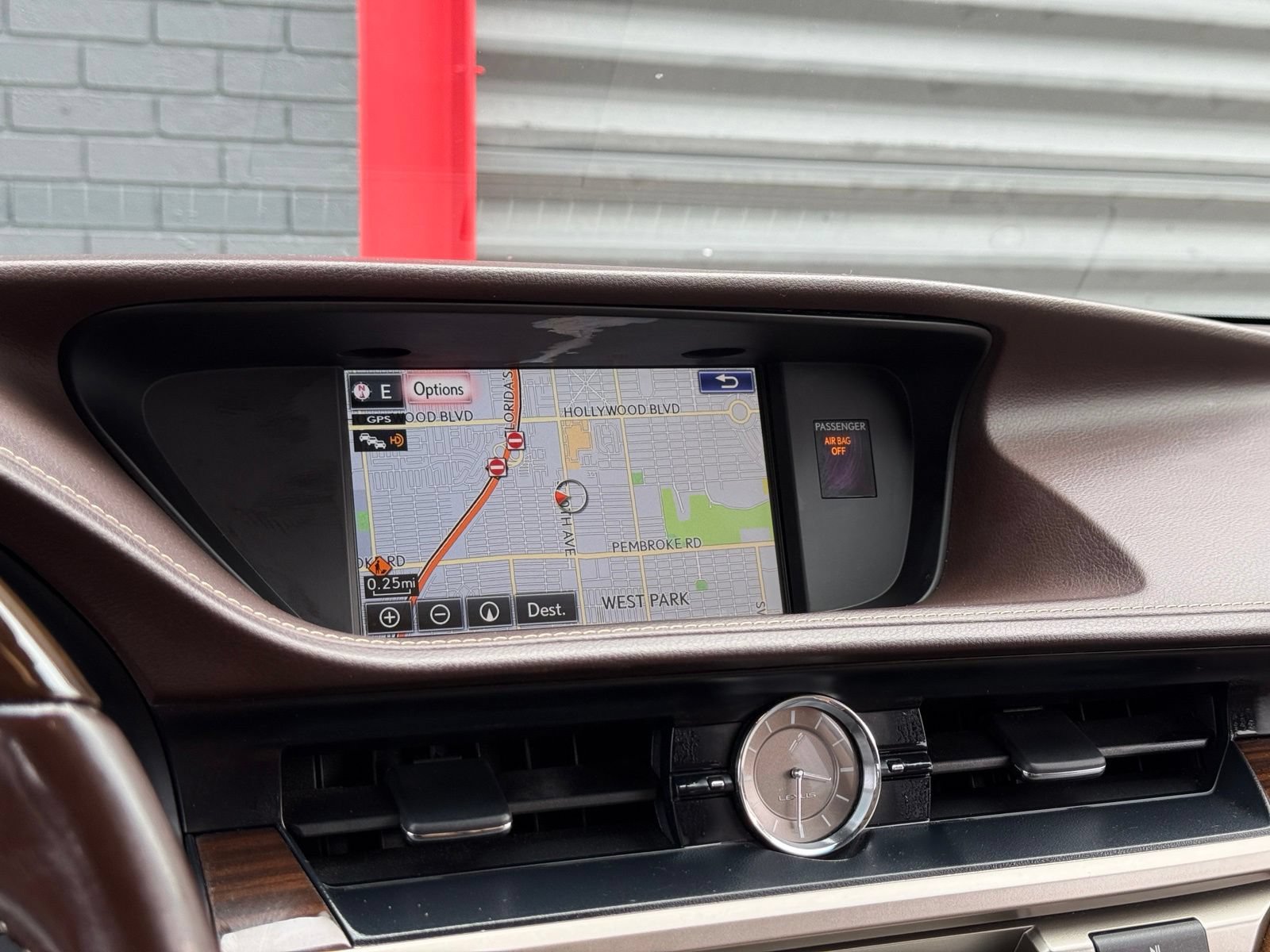 Used 2016 Lexus ES 300h w/ Ultra Luxury Package FWD image 26