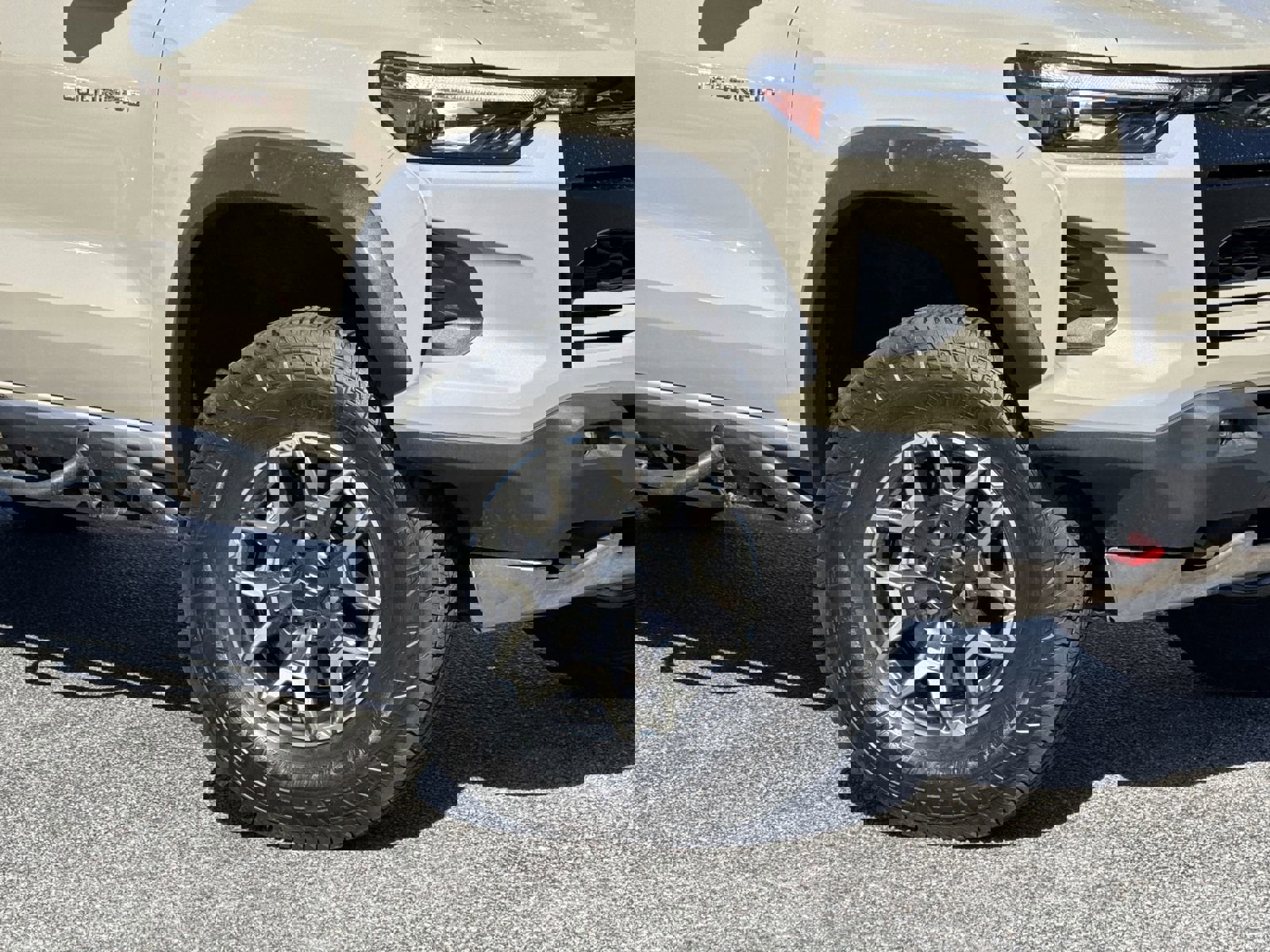 Used 2023 Chevrolet Colorado ZR2 w/ ZR2 Convenience Package III image 13