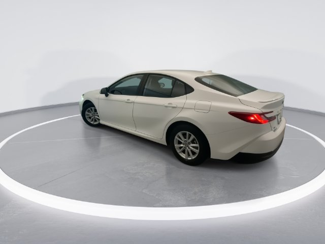 Used 2025 Toyota Camry LE w/ Convenience Package FWD image 4