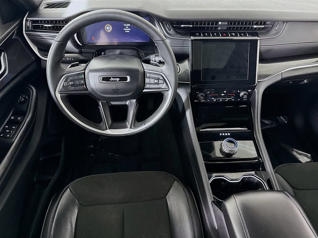 Used 2023 Jeep Grand Cherokee Altitude AWD/4WD image 4