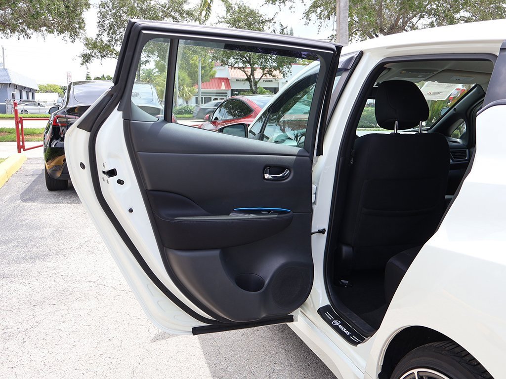 Used 2018 Nissan Leaf SV w/ SV Technology Package image 23