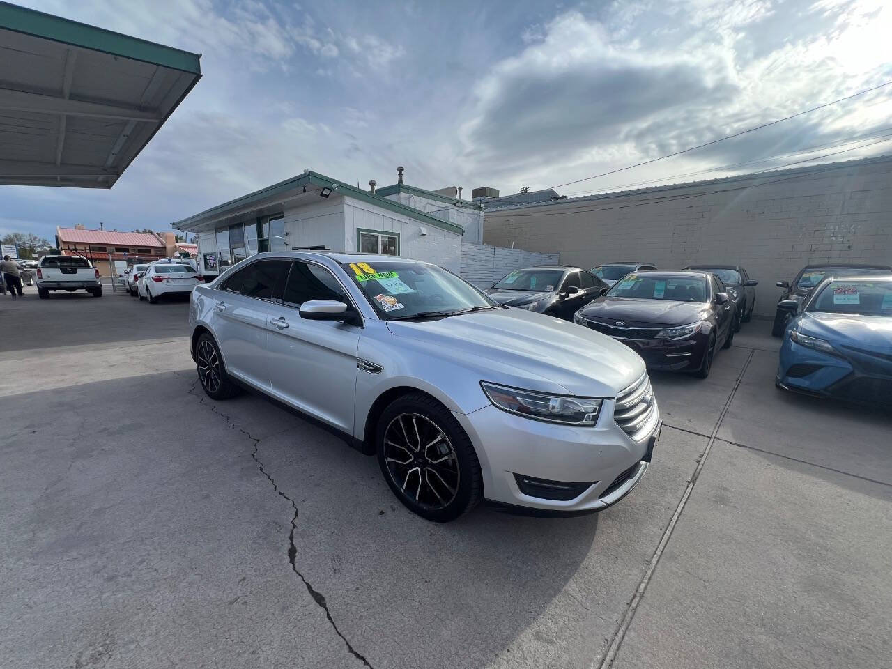 Used 2018 Ford Taurus SEL w/ Equipment Group 201A FWD image 3