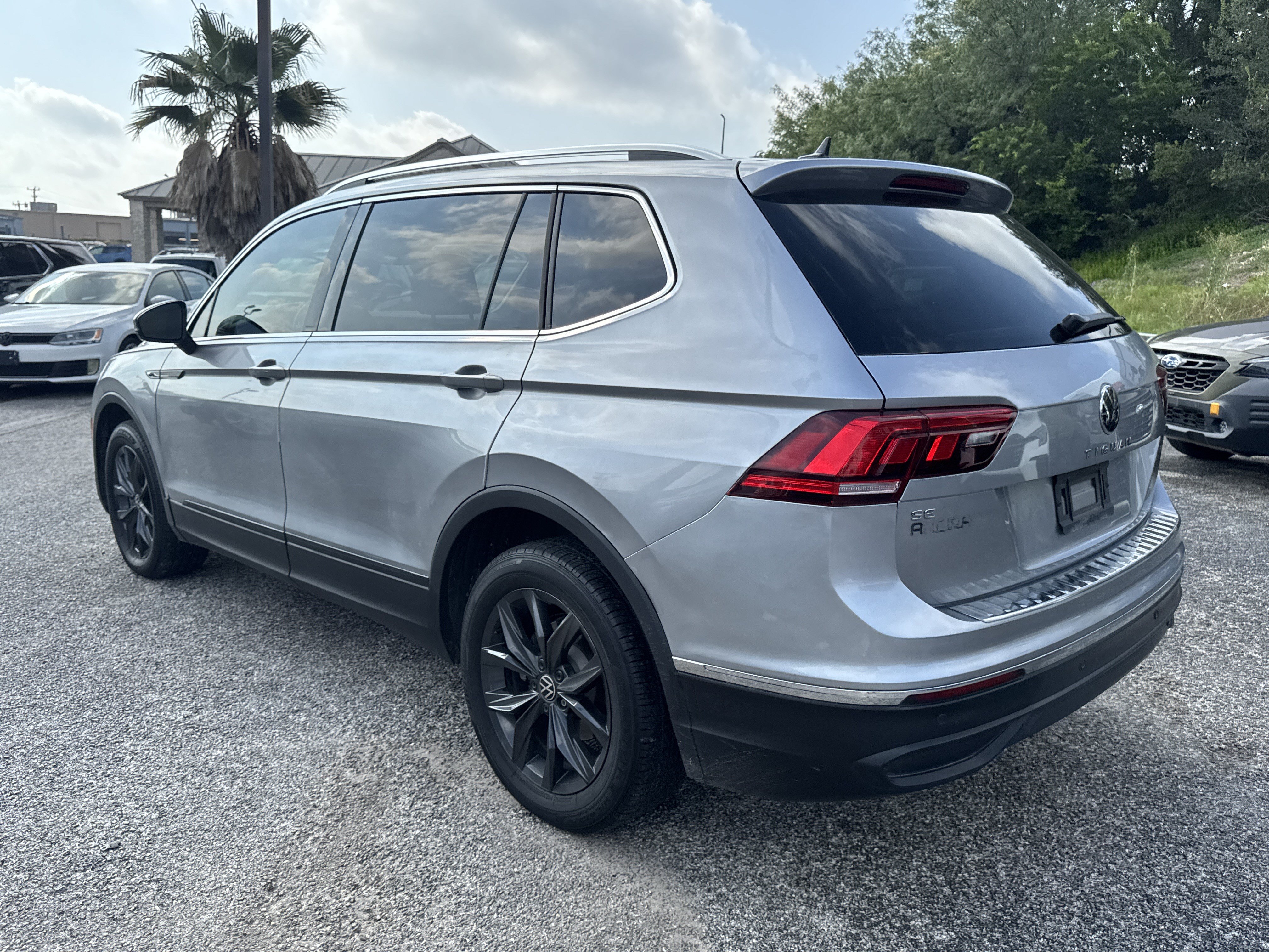 Used 2024 Volkswagen Tiguan SE FWD image 5