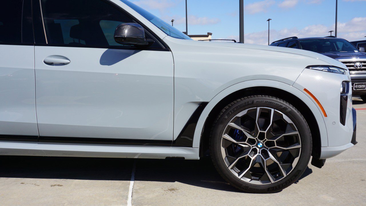Used 2023 BMW X7 M60i w/ Executive Package image 9