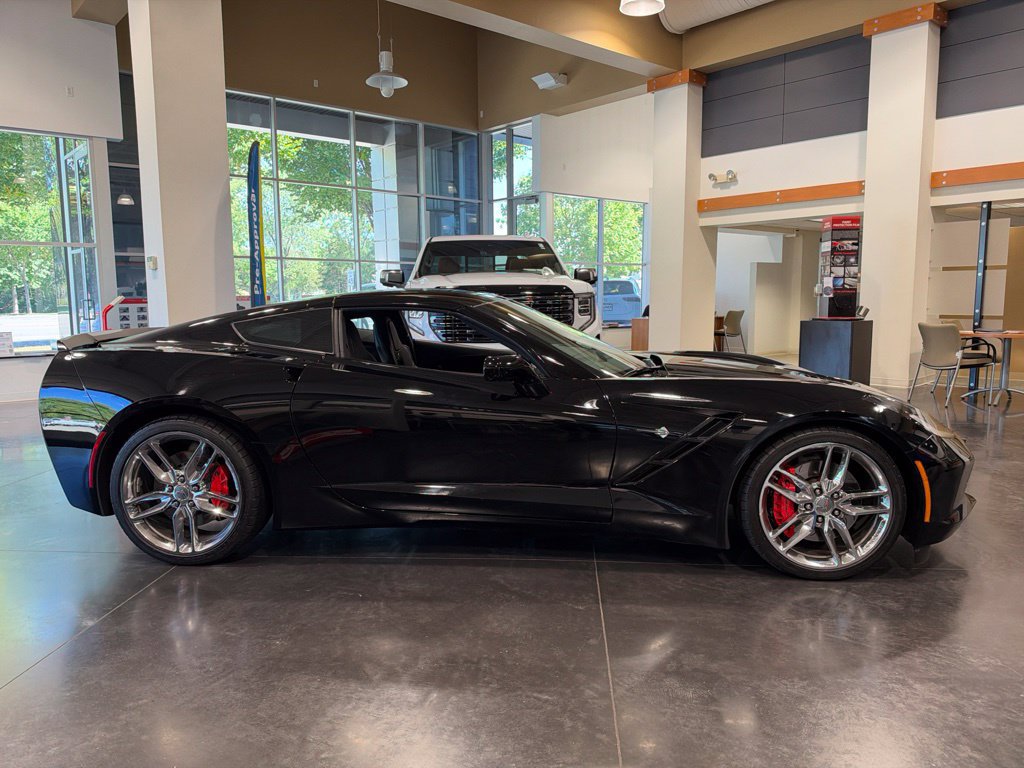 Used 2016 Chevrolet Corvette Stingray Coupe w/ 3LT Preferred Equipment Group RWD image 2