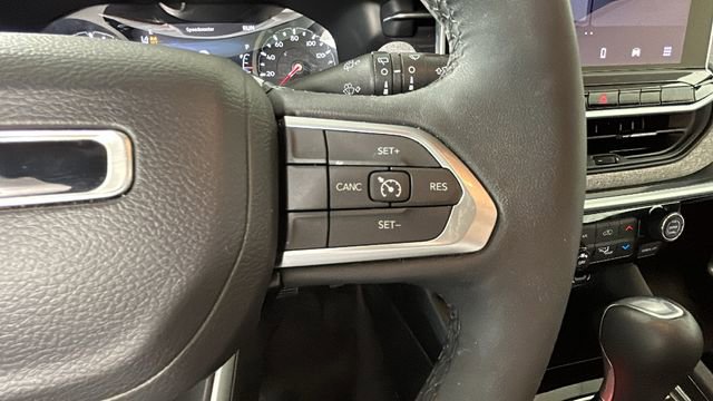Used 2024 Jeep Compass Latitude w/ Sun and Sound Group AWD/4WD image 17