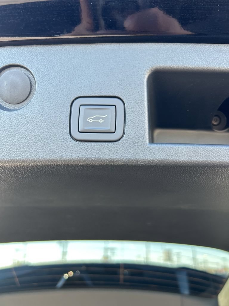 Used 2025 Chevrolet Equinox LT w/ Convenience Package II FWD image 17