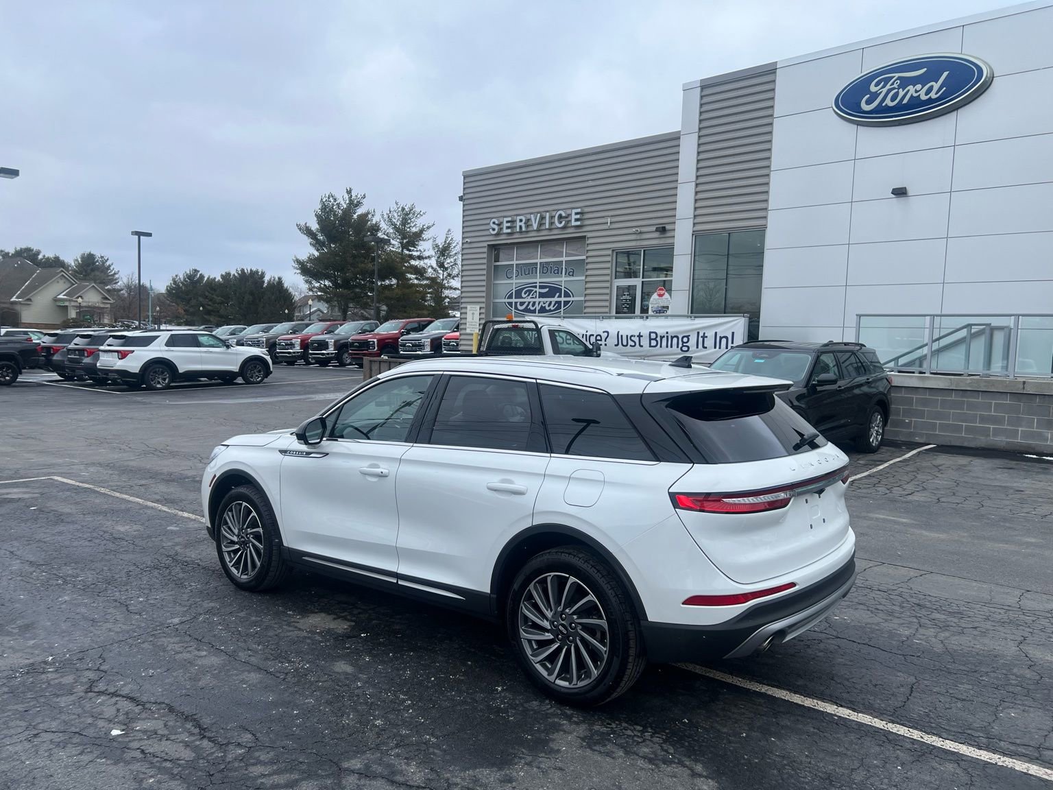 Used 2023 Lincoln Corsair Reserve w/ Rear Removable Package Tray image 3