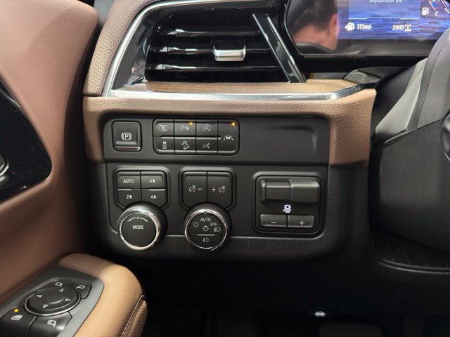 New 2027 Chevrolet Suburban High Country w/ Sun And Tow Package AWD/4WD image 18