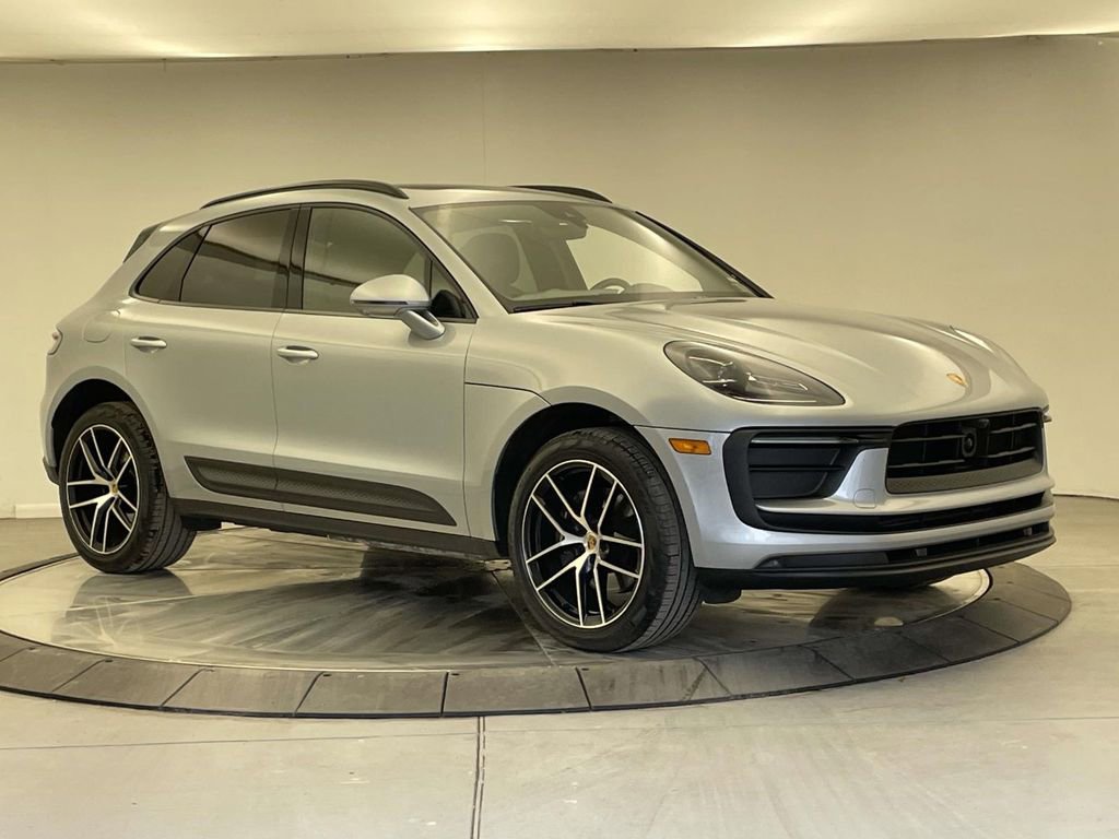 Certified 2022 Porsche Macan image 9