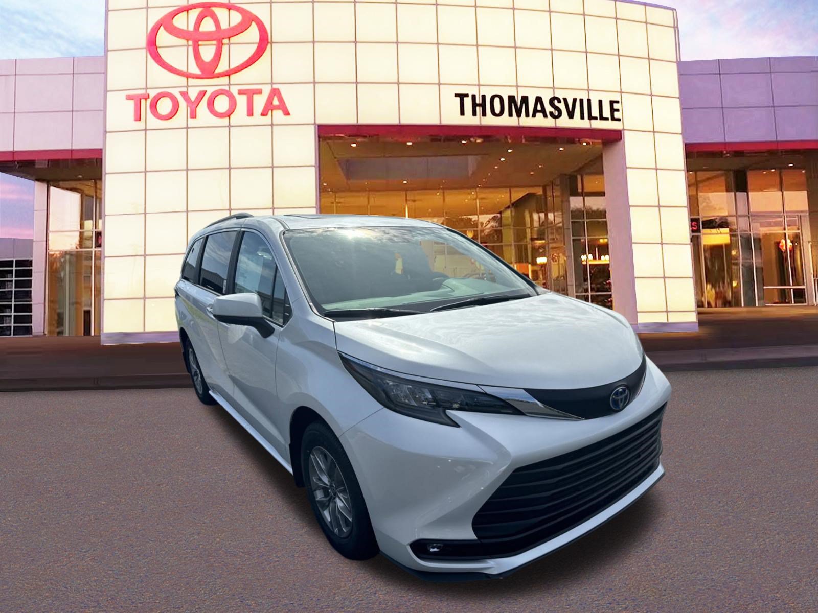 New 2025 Toyota Sienna XLE w/ XLE Plus Package FWD image 3