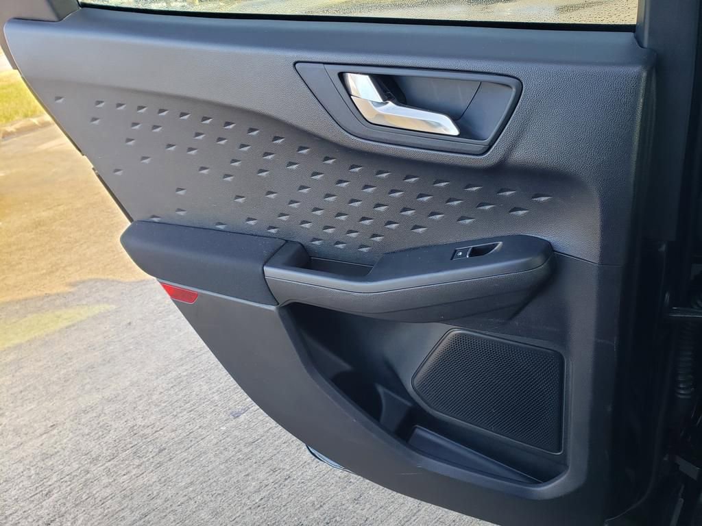 Used 2020 Ford Escape SE image 18