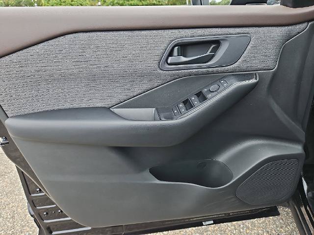 Certified 2023 Nissan Rogue S AWD/4WD image 13
