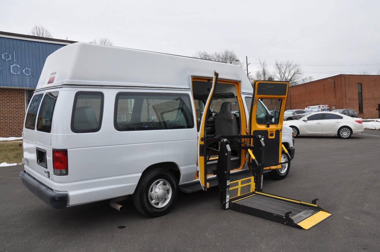 Used 2014 Ford E-250 and Econoline 250 Extended w/ Power Group RWD image 1