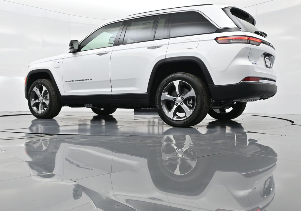 New 2025 Jeep Grand Cherokee Limited 4xe w/ Luxury Tech Group II image 39