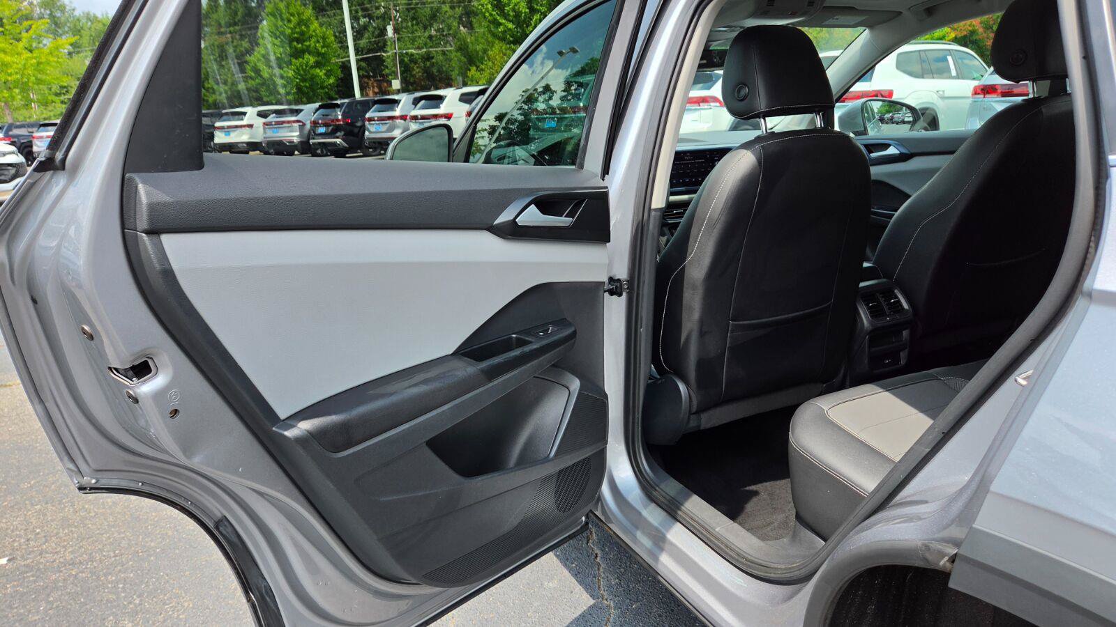Certified 2023 Volkswagen Taos SE w/ Panoramic Sunroof Package FWD image 45