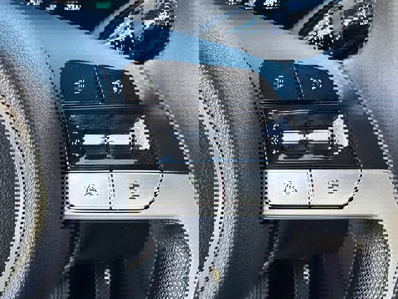 Used 2023 Hyundai Elantra Limited image 31