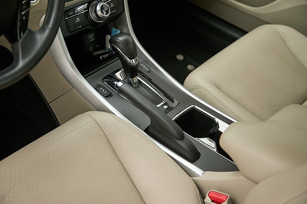 Used 2015 Honda Accord Touring image 16