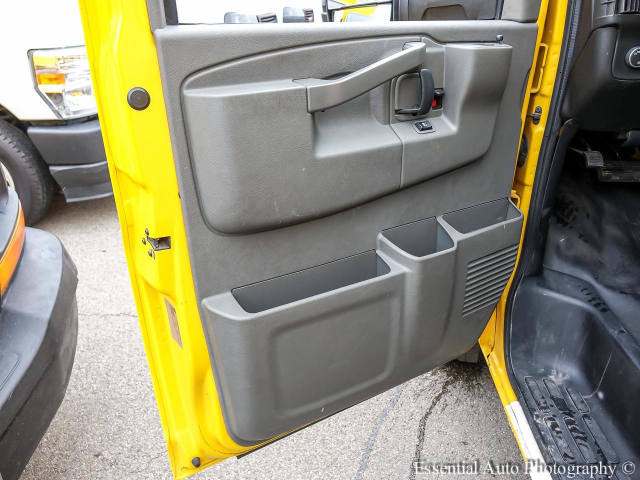 Used 2021 GMC Savana 3500 Extended w/ Power Convenience Package RWD image 17