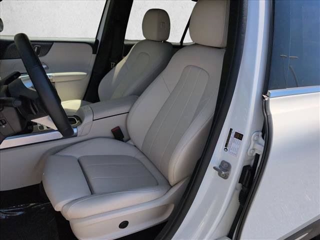 Used 2025 Mercedes-Benz GLB 250 4MATIC w/ Winter Package image 16