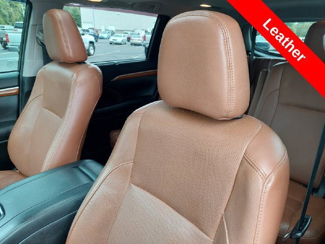 Used 2017 Toyota Highlander Limited AWD/4WD image 6