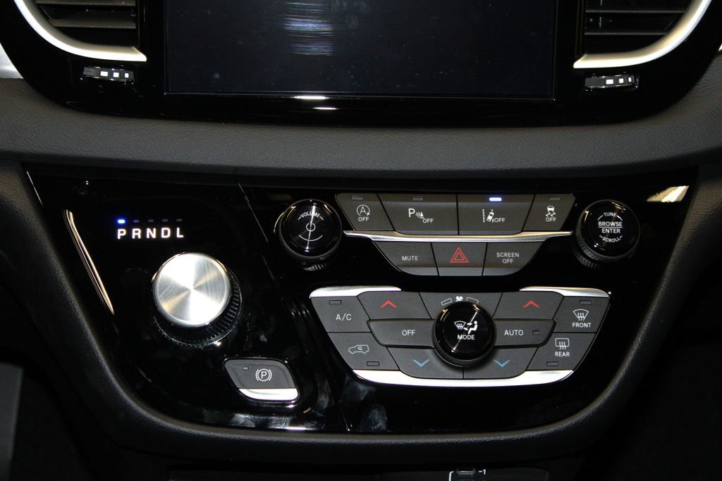 New 2026 Chrysler Voyager LX image 19