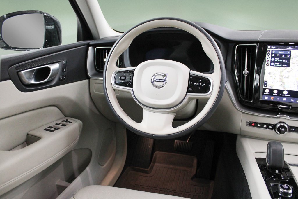 Used 2024 Volvo XC60 B5 Core w/ Protection Package Premier AWD/4WD image 17