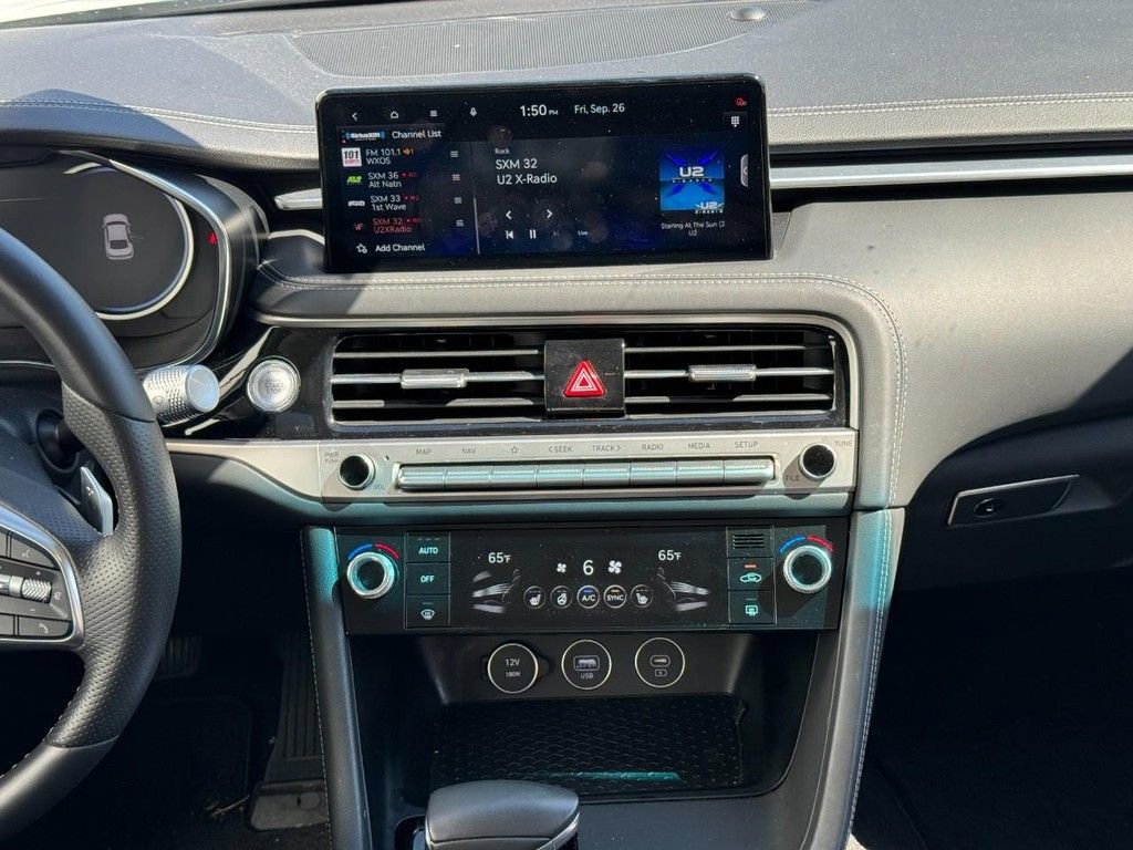 Used 2025 Genesis G70 2.5T image 13