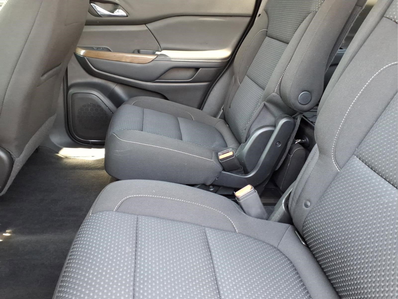 Used 2021 GMC Acadia SLE w/ Driver Convenience Package FWD image 17